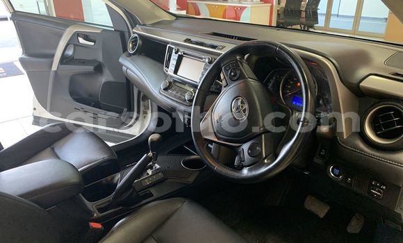 Sayi Na hannu Toyota RAV4 White Mota in Hlotse a Leribe Sayi Na hannu Toyota RAV4 White Mota in Hlotse a Leribe