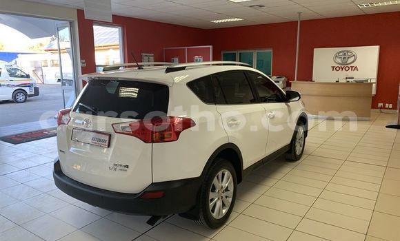 Sayi Na hannu Toyota RAV4 White Mota in Hlotse a Leribe Sayi Na hannu Toyota RAV4 White Mota in Hlotse a Leribe