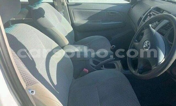 Sayi Na hannu Toyota Hilux White Mota in Butha–Buthe a Thaba-Tseka Sayi Na hannu Toyota Hilux White Mota in Butha–Buthe a Thaba-Tseka