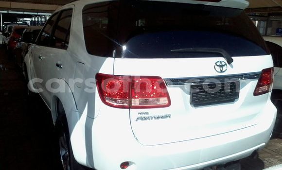 Sayi Na hannu Toyota Fortuner White Mota in Maseru a Maseru Sayi Na hannu Toyota Fortuner White Mota in Maseru a Maseru