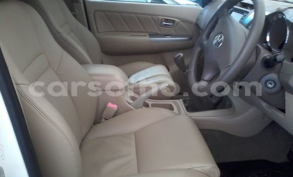Sayi Na hannu Toyota Fortuner White Mota in Maseru a Maseru Sayi Na hannu Toyota Fortuner White Mota in Maseru a Maseru