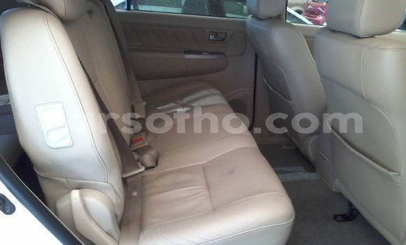 Sayi Na hannu Toyota Fortuner White Mota in Maseru a Maseru Sayi Na hannu Toyota Fortuner White Mota in Maseru a Maseru