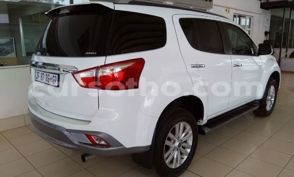 Buy Used Isuzu MU-X Silver Car in Maseru in Maseru Buy Used Isuzu MU-X Silver Car in Maseru in Maseru