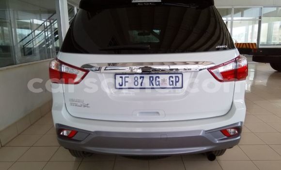 Buy Used Isuzu MU-X Silver Car in Maseru in Maseru Buy Used Isuzu MU-X Silver Car in Maseru in Maseru