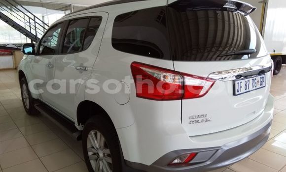 Buy Used Isuzu MU-X Silver Car in Maseru in Maseru Buy Used Isuzu MU-X Silver Car in Maseru in Maseru