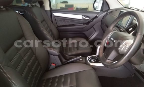 Buy Used Isuzu MU-X Silver Car in Maseru in Maseru Buy Used Isuzu MU-X Silver Car in Maseru in Maseru