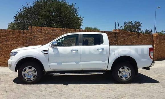 Sayi Na hannu Ford Ranger White Mota in Maseru a Maseru Sayi Na hannu Ford Ranger White Mota in Maseru a Maseru