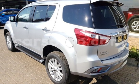 Buy Used Isuzu MU-X Silver Car in Maseru in Maseru Buy Used Isuzu MU-X Silver Car in Maseru in Maseru