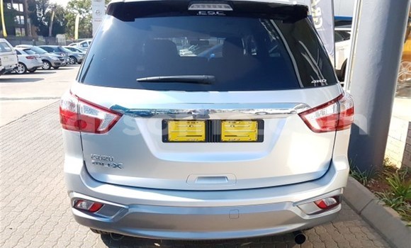 Buy Used Isuzu MU-X Silver Car in Maseru in Maseru Buy Used Isuzu MU-X Silver Car in Maseru in Maseru