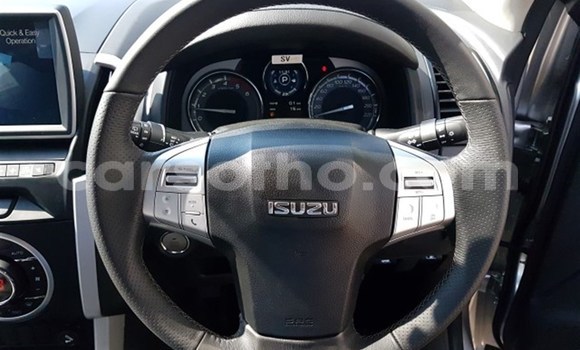 Buy Used Isuzu MU-X Silver Car in Maseru in Maseru Buy Used Isuzu MU-X Silver Car in Maseru in Maseru