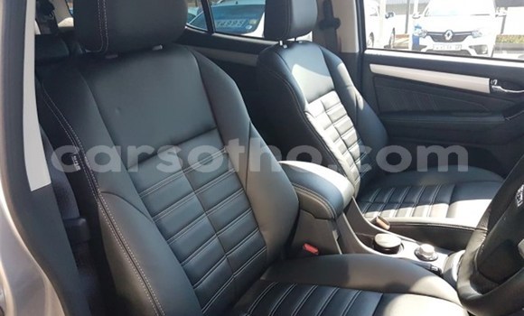 Buy Used Isuzu MU-X Silver Car in Maseru in Maseru Buy Used Isuzu MU-X Silver Car in Maseru in Maseru