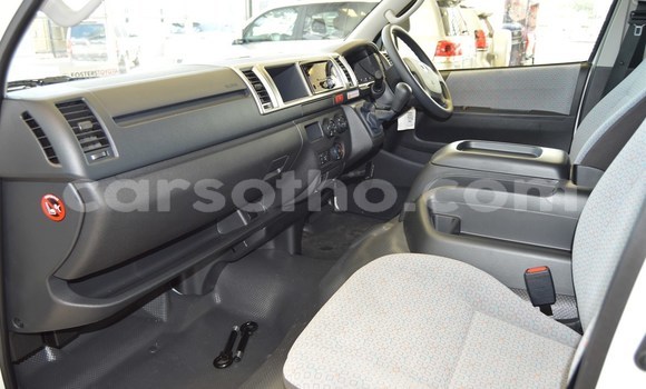 Acheter Occasion Voiture Toyota iQ Blanc à Maseru, Maseru Acheter Occasion Voiture Toyota iQ Blanc à Maseru, Maseru