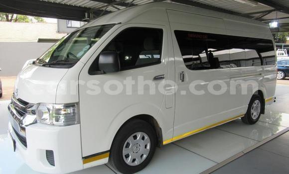 Sayi Na hannu Toyota iQ White Mota in Maseru a Maseru Sayi Na hannu Toyota iQ White Mota in Maseru a Maseru