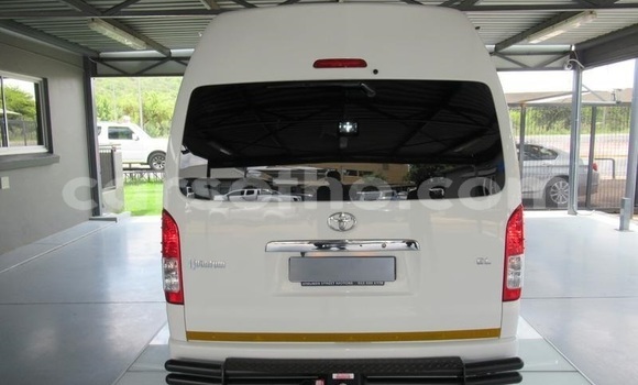 Sayi Na hannu Toyota iQ White Mota in Maseru a Maseru Sayi Na hannu Toyota iQ White Mota in Maseru a Maseru