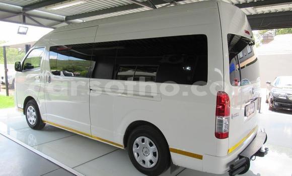 Sayi Na hannu Toyota iQ White Mota in Maseru a Maseru Sayi Na hannu Toyota iQ White Mota in Maseru a Maseru