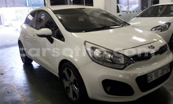 Sayi Na hannu Kia Rio White Mota in Maseru a Maseru Sayi Na hannu Kia Rio White Mota in Maseru a Maseru