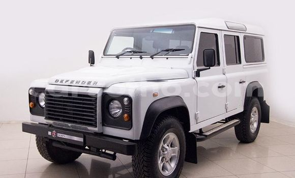 Sayi Na hannu Land Rover Defender White Mota in Maseru a Maseru Sayi Na hannu Land Rover Defender White Mota in Maseru a Maseru