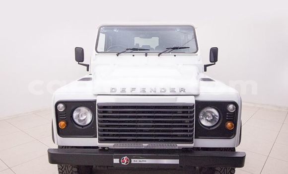 Sayi Na hannu Land Rover Defender White Mota in Maseru a Maseru Sayi Na hannu Land Rover Defender White Mota in Maseru a Maseru