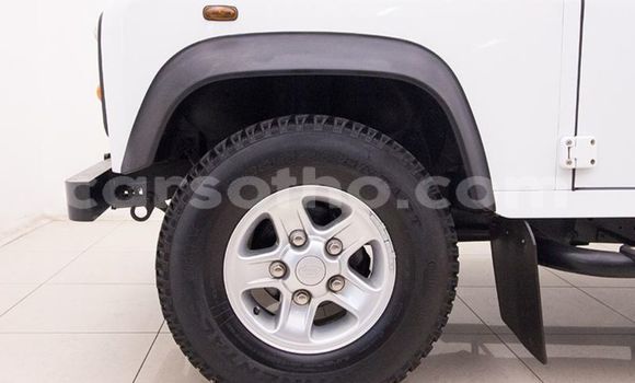 Sayi Na hannu Land Rover Defender White Mota in Maseru a Maseru Sayi Na hannu Land Rover Defender White Mota in Maseru a Maseru