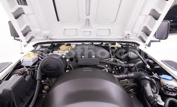 Sayi Na hannu Land Rover Defender White Mota in Maseru a Maseru Sayi Na hannu Land Rover Defender White Mota in Maseru a Maseru