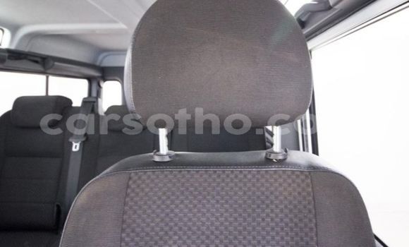 Sayi Na hannu Land Rover Defender White Mota in Maseru a Maseru Sayi Na hannu Land Rover Defender White Mota in Maseru a Maseru