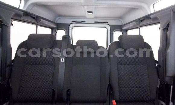 Sayi Na hannu Land Rover Defender White Mota in Maseru a Maseru Sayi Na hannu Land Rover Defender White Mota in Maseru a Maseru