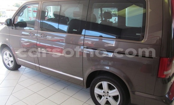 Sayi Na hannu Volkswagen Caravelle Brown Mota in Maseru a Maseru Sayi Na hannu Volkswagen Caravelle Brown Mota in Maseru a Maseru