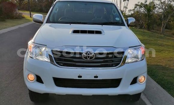 Acheter Occasion Voiture Toyota Hilux Blanc à Hlotse, Leribe Acheter Occasion Voiture Toyota Hilux Blanc à Hlotse, Leribe