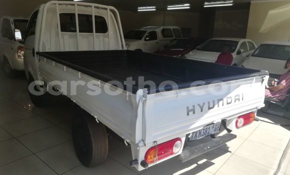 Sayi Na hannu Hyundai H1 White Mota in Butha Buthe a Butha-Buthe Sayi Na hannu Hyundai H1 White Mota in Butha Buthe a Butha-Buthe