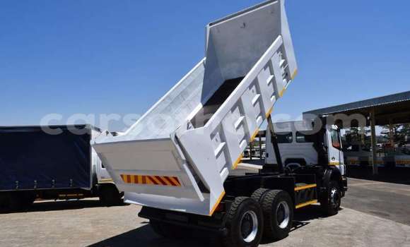 Acheter Occasion Utilitaire Mercedes‒Benz 2628 Blanc à Maseru, Maseru Acheter Occasion Utilitaire Mercedes‒Benz 2628 Blanc à Maseru, Maseru