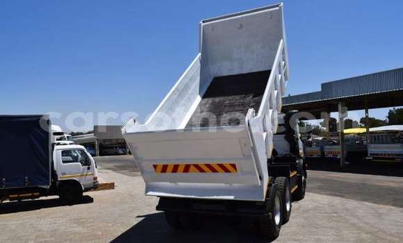 Acheter Occasion Utilitaire Mercedes‒Benz 2628 Blanc à Maseru, Maseru Acheter Occasion Utilitaire Mercedes‒Benz 2628 Blanc à Maseru, Maseru