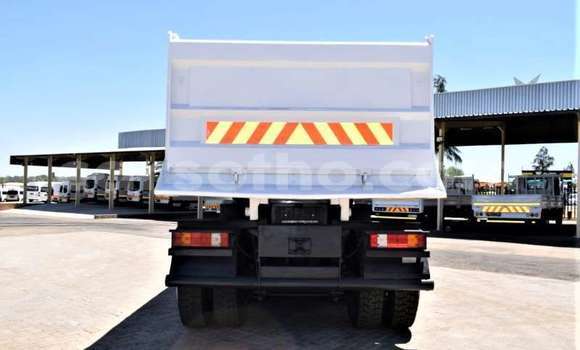 Acheter Occasion Utilitaire Mercedes‒Benz 2628 Blanc à Maseru, Maseru Acheter Occasion Utilitaire Mercedes‒Benz 2628 Blanc à Maseru, Maseru