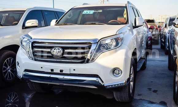 Acheter Import Voiture Toyota Prado Blanc à Import - Dubai, Maseru Acheter Import Voiture Toyota Prado Blanc à Import - Dubai, Maseru