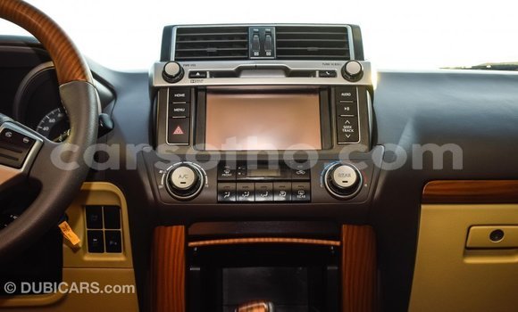 Acheter Import Voiture Toyota Prado Blanc à Import - Dubai, Maseru Acheter Import Voiture Toyota Prado Blanc à Import - Dubai, Maseru