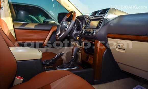 Acheter Import Voiture Toyota Prado Blanc à Import - Dubai, Maseru Acheter Import Voiture Toyota Prado Blanc à Import - Dubai, Maseru