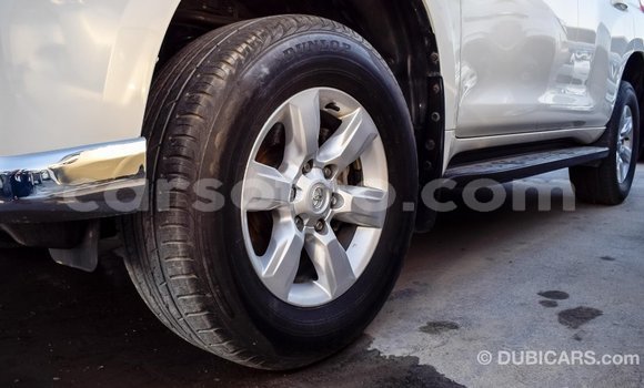 Acheter Import Voiture Toyota Prado Blanc à Import - Dubai, Maseru Acheter Import Voiture Toyota Prado Blanc à Import - Dubai, Maseru