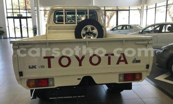 اشتري مستعمل Toyota Land Cruiser White سيارة في Mafeteng في Mafeteng اشتري مستعمل Toyota Land Cruiser White سيارة في Mafeteng في Mafeteng