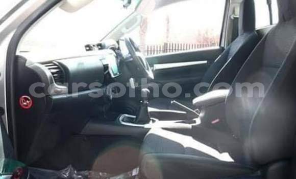Sayi Na hannu Toyota Hilux Silver Mota in Maseru a Maseru Sayi Na hannu Toyota Hilux Silver Mota in Maseru a Maseru