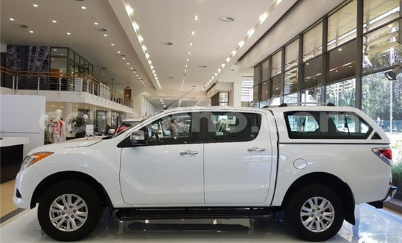 اشتري مستعمل Mazda BT-50 White سيارة في Butha Buthe في Butha-Buthe اشتري مستعمل Mazda BT-50 White سيارة في Butha Buthe في Butha-Buthe