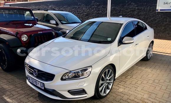 Sayi Na hannu Volvo S60 White Mota in Hlotse a Leribe
