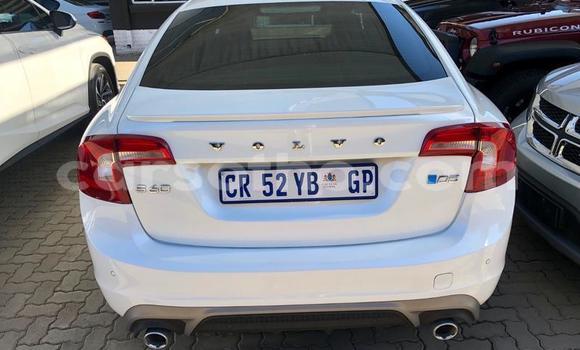 Buy Used Volvo S60 White Car in Hlotse in Leribe Buy Used Volvo S60 White Car in Hlotse in Leribe