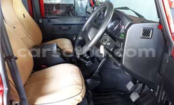 Acheter Occasion Voiture Land Rover Defender Rouge à Butha Buthe, Butha-Buthe Acheter Occasion Voiture Land Rover Defender Rouge à Butha Buthe, Butha-Buthe