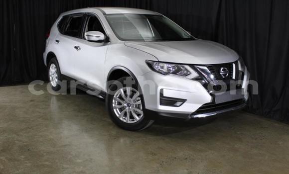 Sayi Na hannu Nissan X–Trail Silver Mota in Maseru a Maseru Sayi Na hannu Nissan X–Trail Silver Mota in Maseru a Maseru