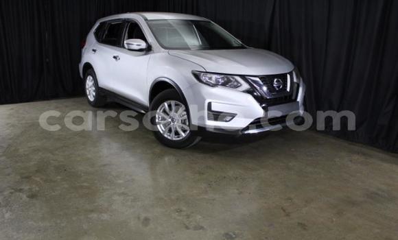 Sayi Na hannu Nissan X–Trail Silver Mota in Maseru a Maseru Sayi Na hannu Nissan X–Trail Silver Mota in Maseru a Maseru