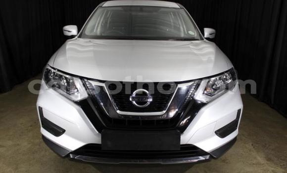 Sayi Na hannu Nissan X–Trail Silver Mota in Maseru a Maseru Sayi Na hannu Nissan X–Trail Silver Mota in Maseru a Maseru