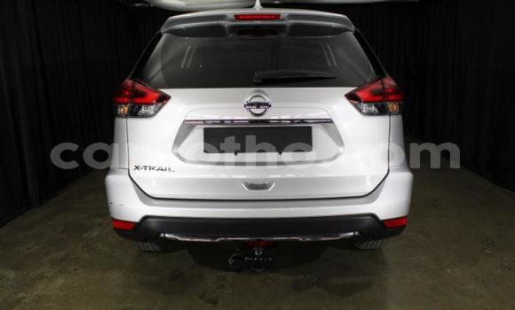 Sayi Na hannu Nissan X–Trail Silver Mota in Maseru a Maseru Sayi Na hannu Nissan X–Trail Silver Mota in Maseru a Maseru