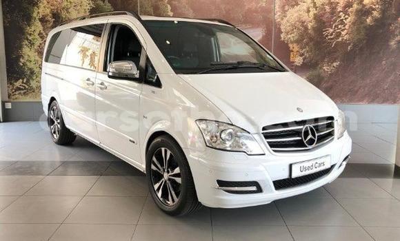 Sayi Na hannu Mercedes-Benz Viano White Mota in Maseru a Maseru Sayi Na hannu Mercedes-Benz Viano White Mota in Maseru a Maseru