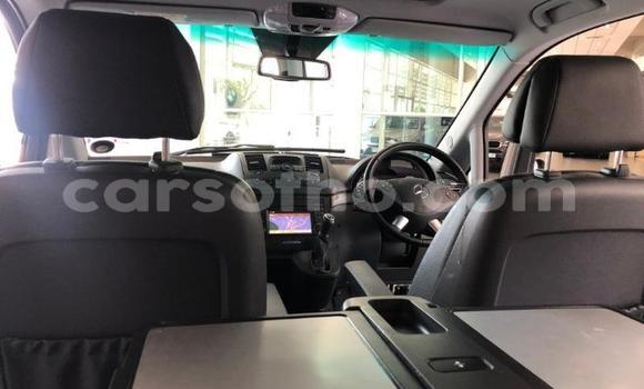 Sayi Na hannu Mercedes-Benz Viano White Mota in Maseru a Maseru Sayi Na hannu Mercedes-Benz Viano White Mota in Maseru a Maseru