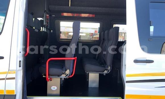 Acheter Occasion Voiture Mercedes-Benz Esprit Blanc à Maseru, Maseru Acheter Occasion Voiture Mercedes-Benz Esprit Blanc à Maseru, Maseru