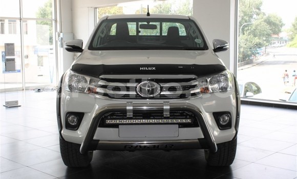 Sayi Na hannu Toyota Hilux White Mota in Maseru a Maseru Sayi Na hannu Toyota Hilux White Mota in Maseru a Maseru